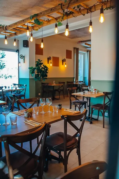 Le bistrot sous les platanes