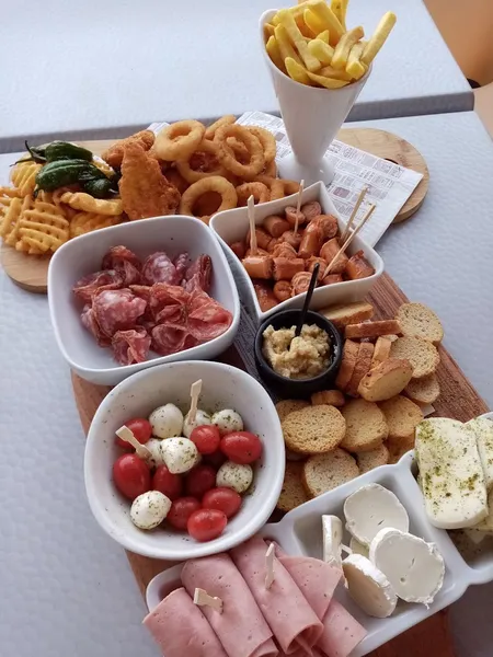 Tiki Bar Restaurant Grill Viandes-Burger-Tapas/Finger food-Salades Produits Locaux avec terrasse Turenne Brive