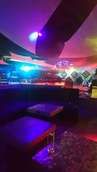 Le Chris Club