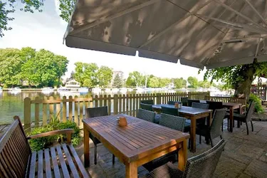 Best of 18 British restaurants in Kingston upon Thames LONDON