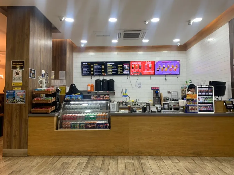 SideQuest Gamers Hub & Bubble Tea (Charing Cross) 网咖奶茶