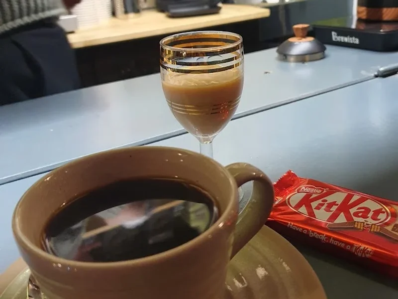 Lina's Coffee Booth & Bar