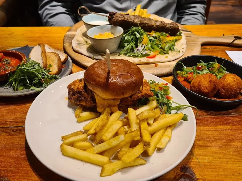 Hedera Bar & Restaurant