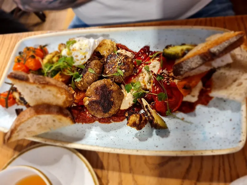 Cafe Bistro 122