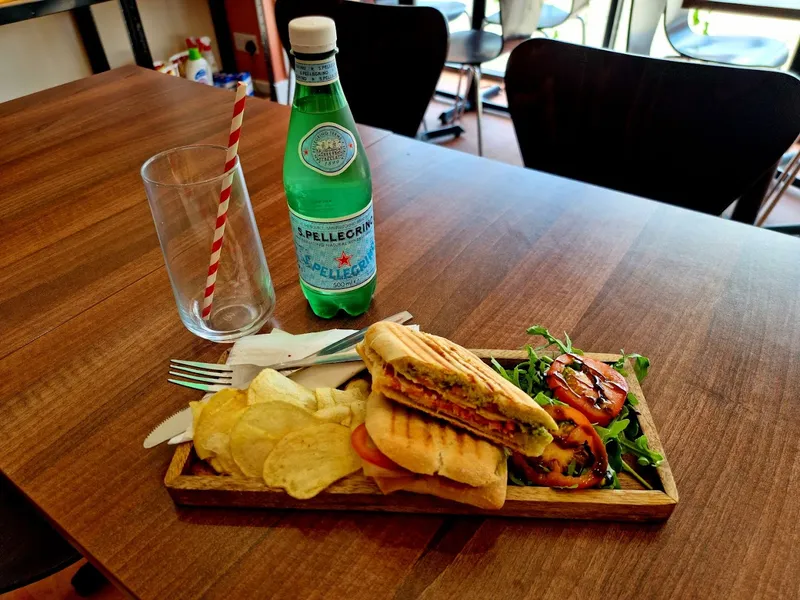 Franca's Deli & Coffee