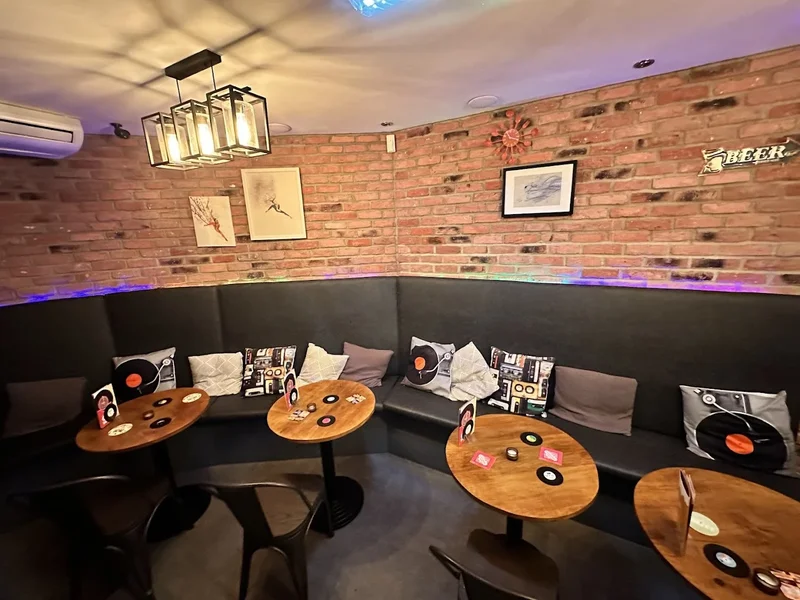 Ginge's Tap - Retro Music Bar