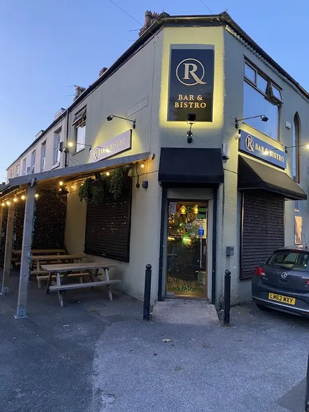 R Bar & Bistro