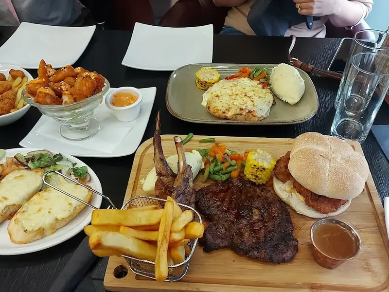 Zaraks Grill Lounge