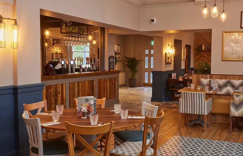 The Holmfield Arms - Pub & Grill