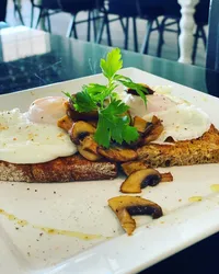 breakfast restaurants in Halton