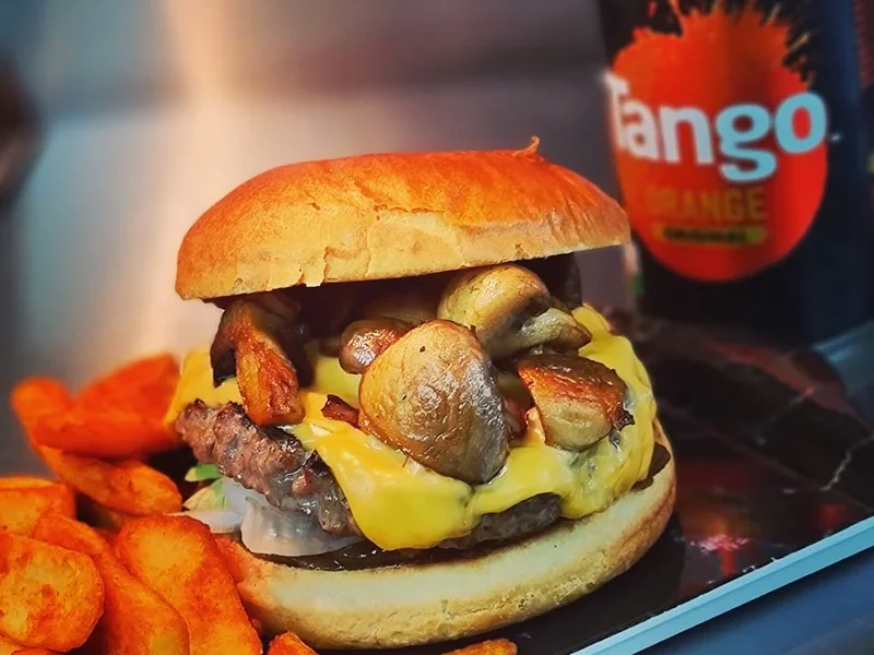 ZAZA Burgers & Pizza