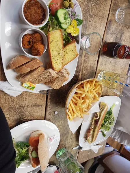 Tiamo's Continental Cafe