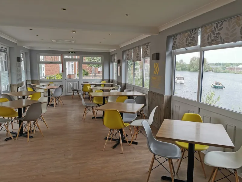 Pier 22 Cafe