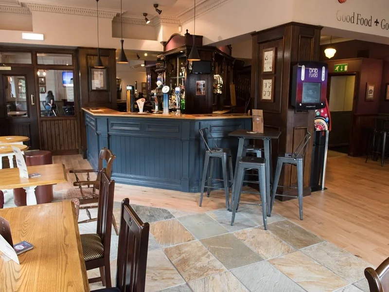 Lambs Arms Inn