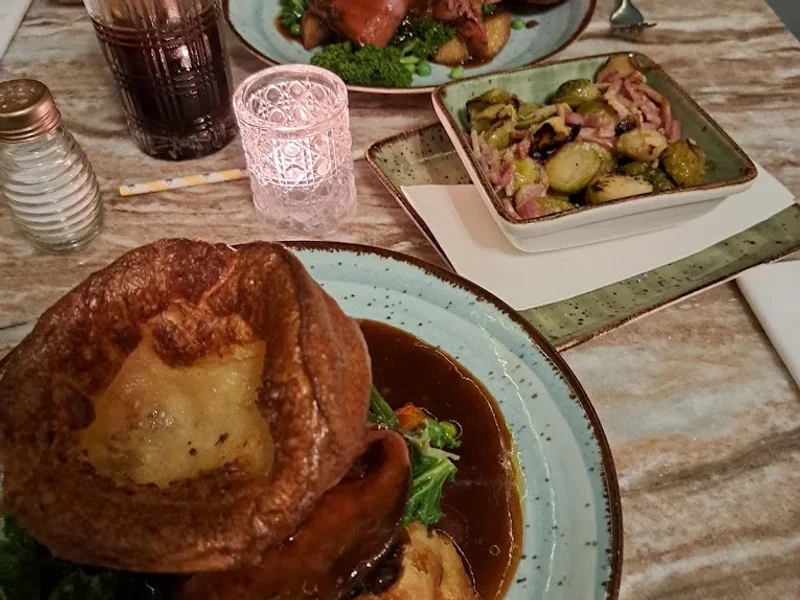 The Garden Bar & Restaurant, Monton