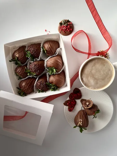 Chocolate strawberries, handmade chocolate Dessert