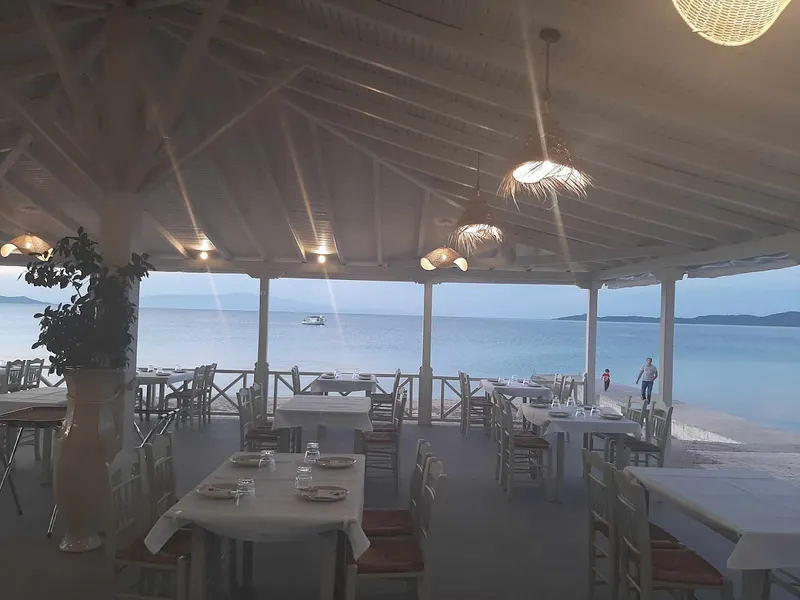 Molos Seaside Restaurant Nea Roda