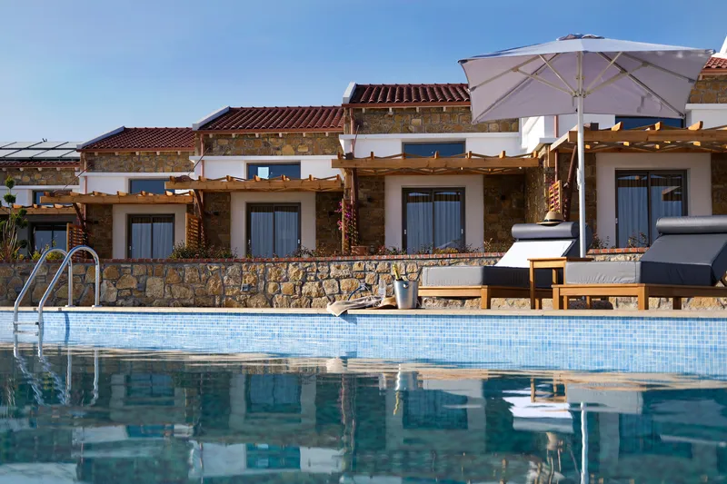 Akrolithos Luxury Suites