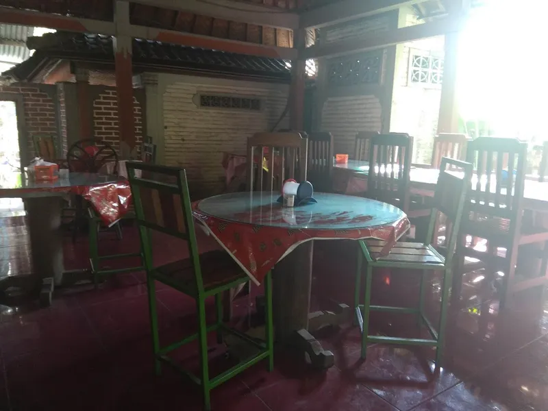 Warung Cokot Babi Guling