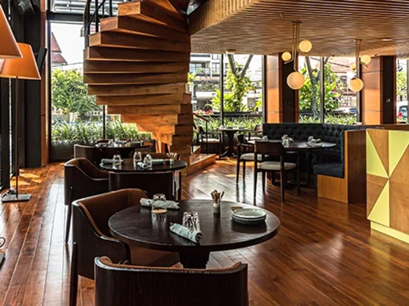 Henry’s Grill & Bar