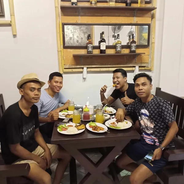 Warung Lais spesial steak & bakwan