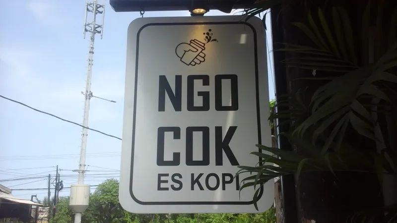 Ngo Cok Es Kopi