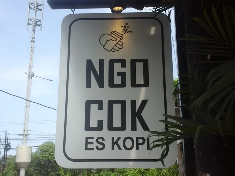 Ngo Cok Es Kopi