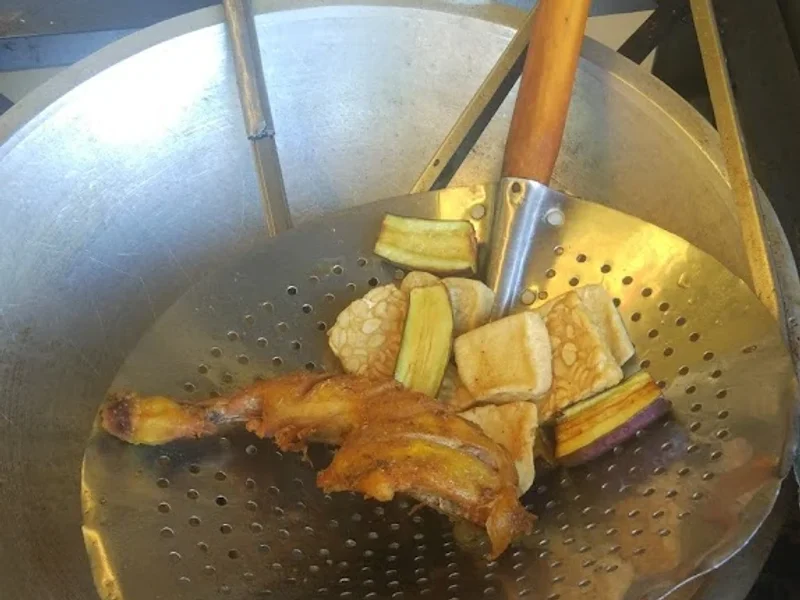 Spesial Bebek Goreng