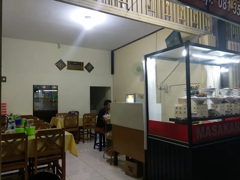 Restoran Padang Sari Minang P. Moyo