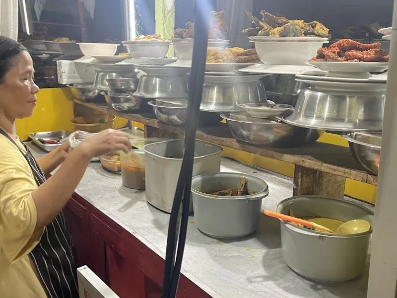 Rumah Makan Pondok Minang, Nasi Padang