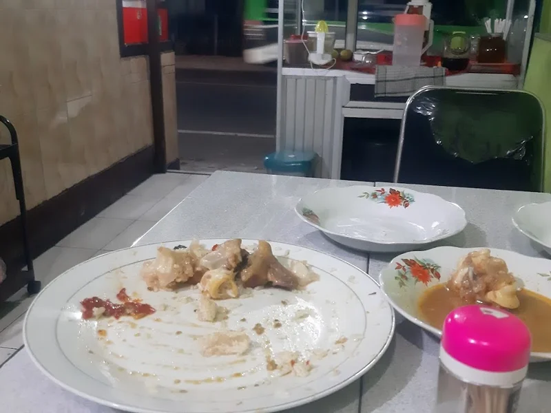 RUMAH MAKAN PADANG MINANG SAIYO 2 . KAMPUNG BARU