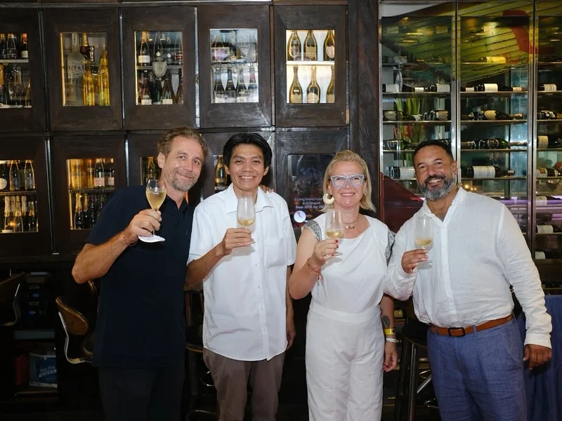 Red Carpet Champagne Bar and Restaurant