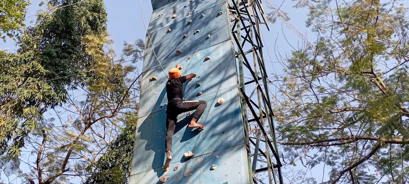 Wall Climbing LS