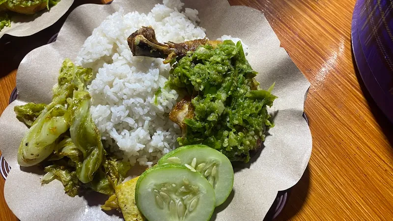 Ayam Penyet Kremes Cabe Ijo Nasi uduk Bang Adul