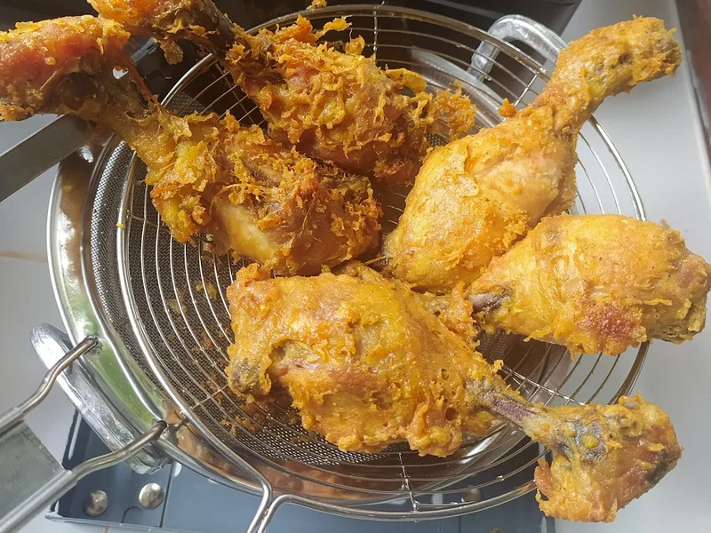 Ayam Penyet dan Geprek Annisa