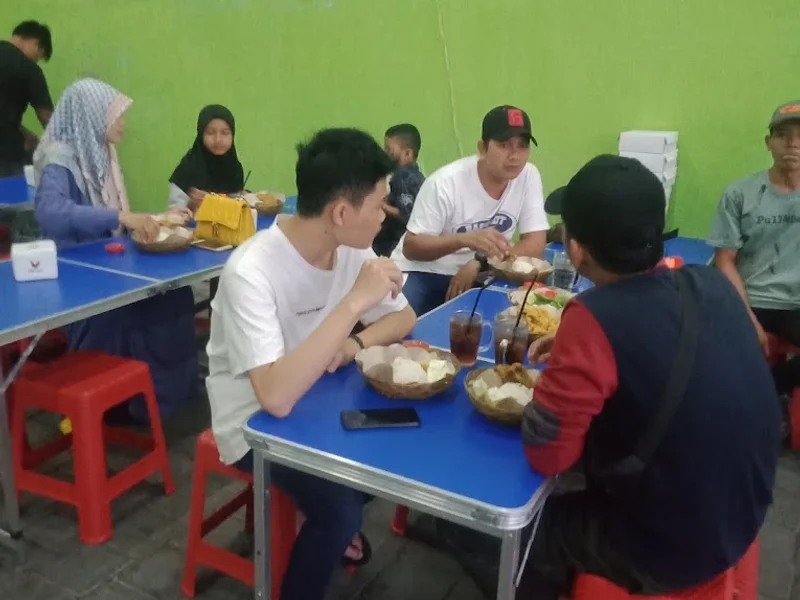 Ayam & Bebek Kremes Mas Wawan