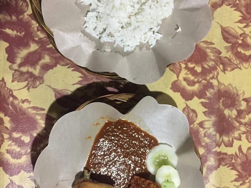 Warung Lalapan Pak Kumis