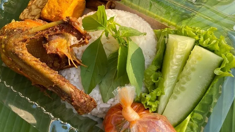 Ayam Goreng, Ayam Bakar, Bebek Goreng & Bebek Bakar di Bali (Lalapan Ayam & Bebek Goreng Kayyesa)