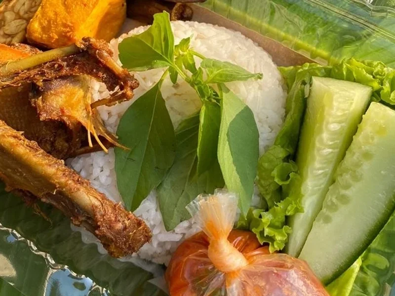 Ayam Goreng, Ayam Bakar, Bebek Goreng & Bebek Bakar di Bali (Lalapan Ayam & Bebek Goreng Kayyesa)