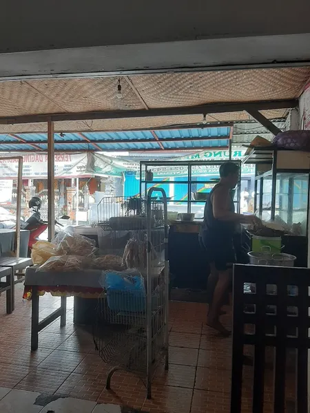 WARUNG AYAM BETUTU MEK NENGAH