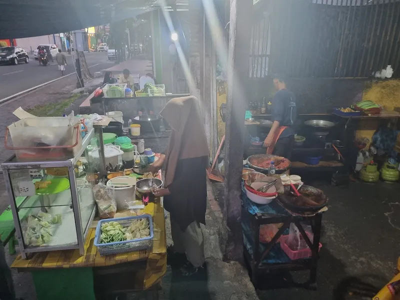 Warung Ayam Jejek Ponogoro