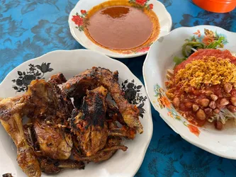 Daftar 17 tempat makan ayam goreng di Gianyar