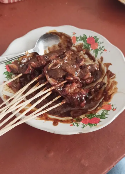 Sate Madura pojok ( sebrang Indomaret )