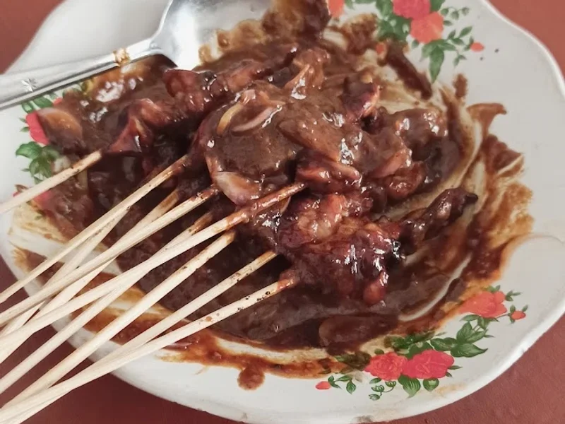Sate Madura pojok ( sebrang Indomaret )