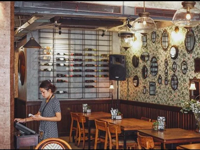 Dulang Kafe Kuta Square