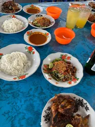 Daftar 11 restoran ayam penyet di Gianyar