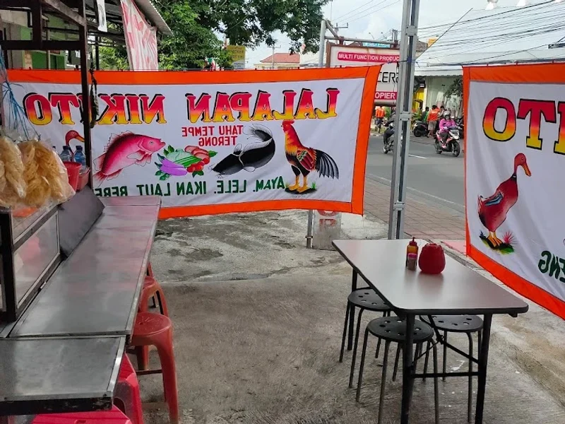 Warung Lalapan Pecel Lele Nikito