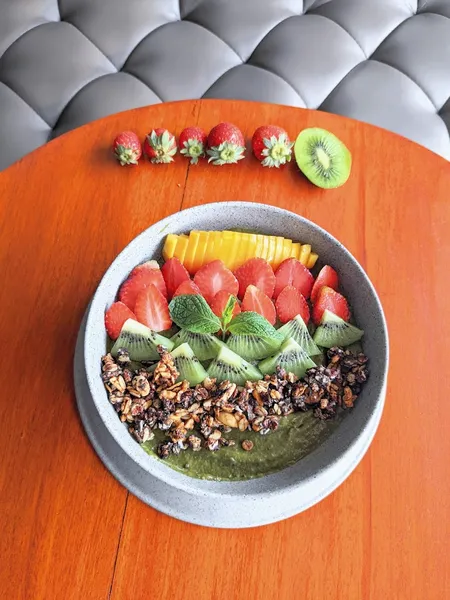 Veganlicious, Vegan smoothie bowl and juice