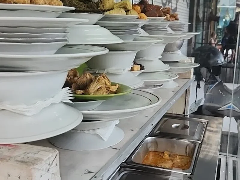 Nasi Padang Muslim Restro N Kelapa Muda