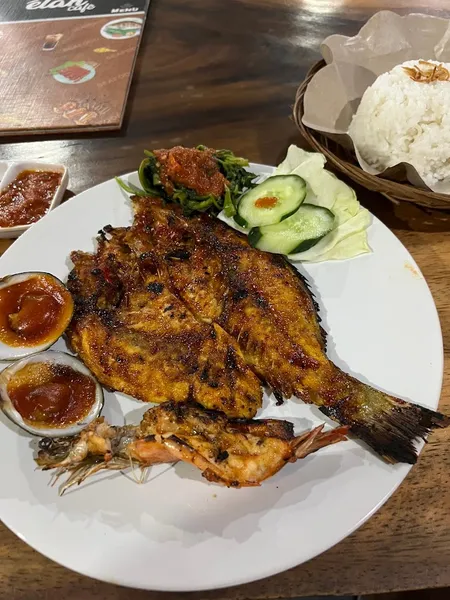 Wr K'dira Ikan Bakar